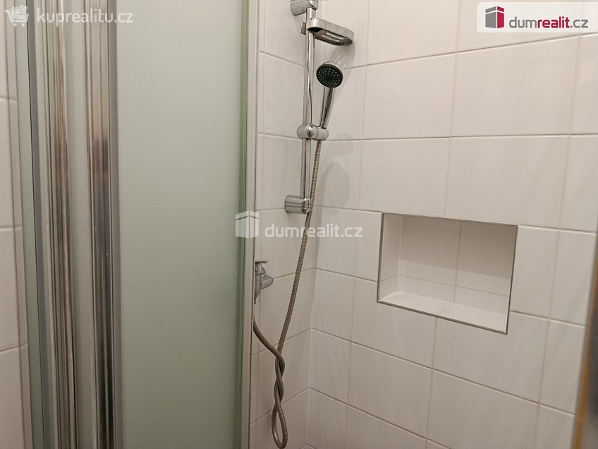Pronájem bytu 1+kk 22 m^2 Na spojce, Praha 10 