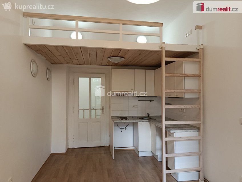 Pronájem bytu 1+kk 22 m^2 Na spojce, Praha 10 