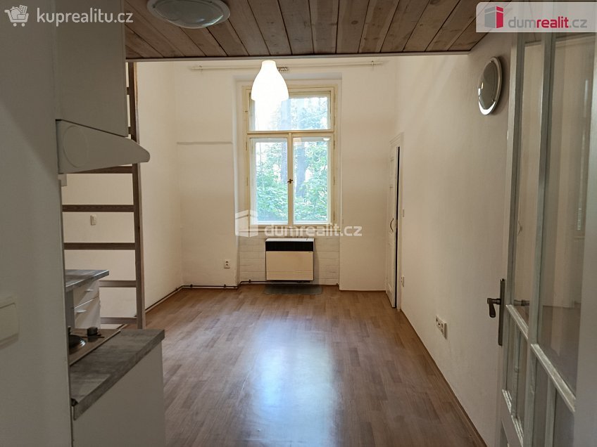 Pronájem bytu 1+kk 22 m^2 Na spojce, Praha 10 