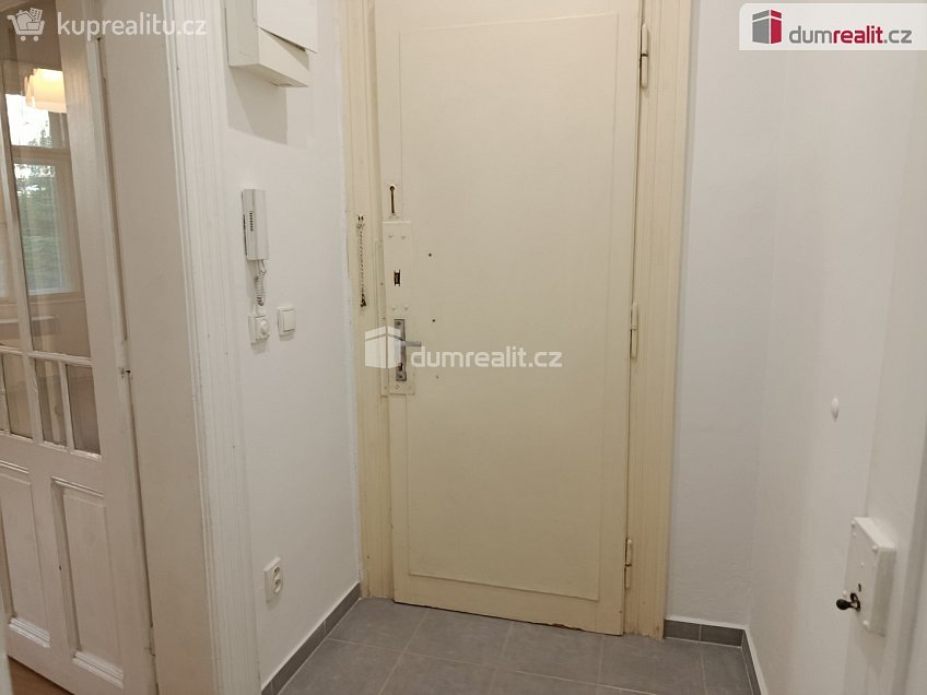 Pronájem bytu 1+kk 22 m^2 Na spojce, Praha 10 
