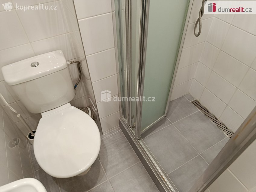 Pronájem bytu 1+kk 22 m^2 Na spojce, Praha 10 