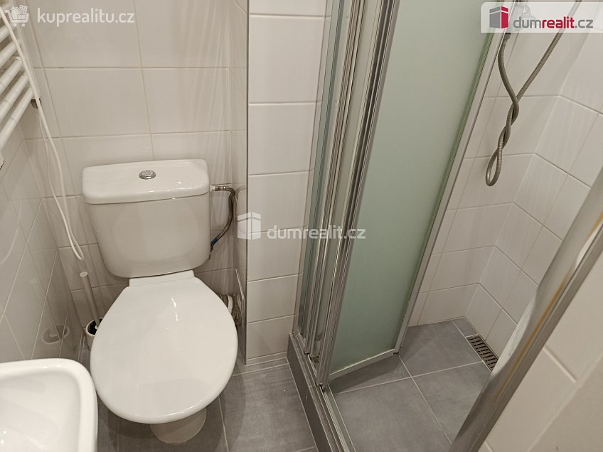 Pronájem bytu 1+kk 22 m^2 Na spojce, Praha 10 