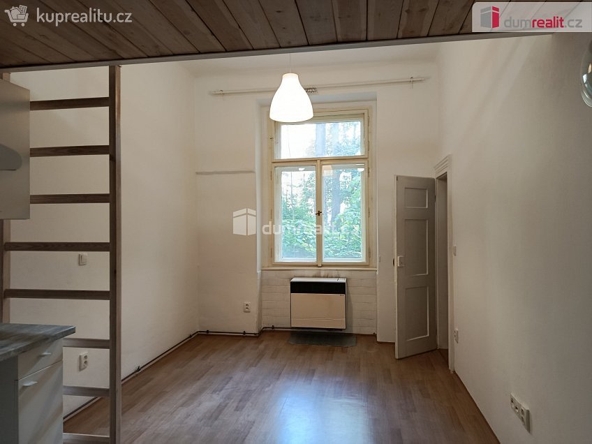 Pronájem bytu 1+kk 22 m^2 Na spojce, Praha 10 