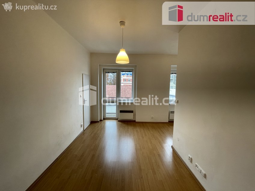 Pronájem bytu 1+kk 29 m^2 Moulíkova, Praha 5 