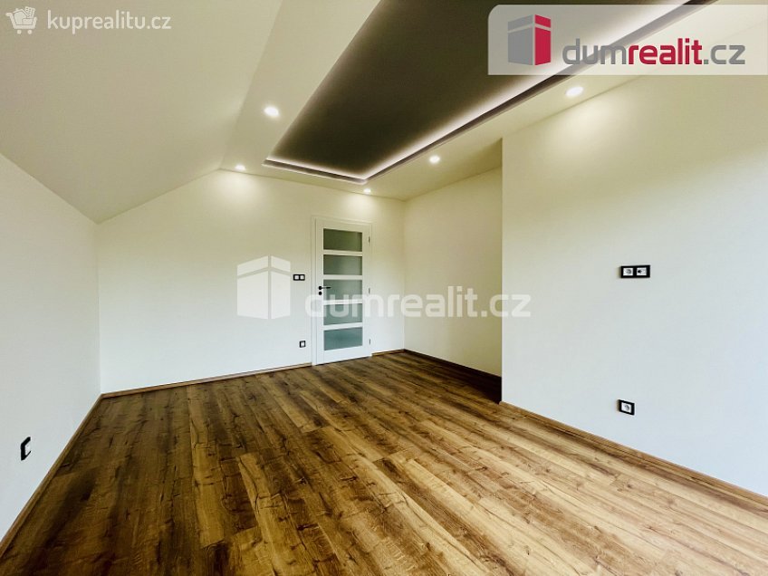 Prodej  rodinného domu 159 m^2 V zahradách, Ruda 