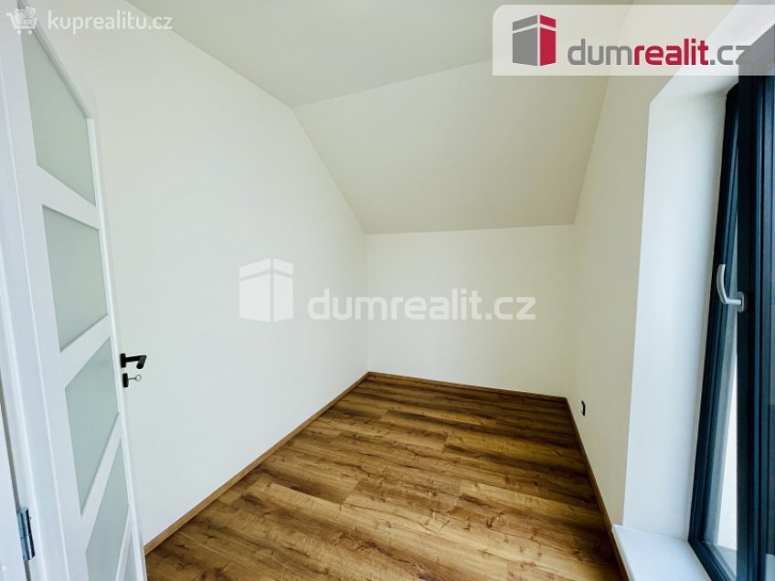 Prodej  rodinného domu 159 m^2 V zahradách, Ruda 