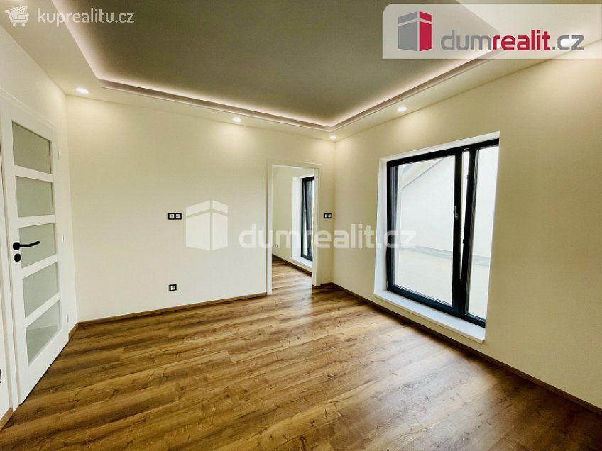 Prodej  rodinného domu 159 m^2 V zahradách, Ruda 