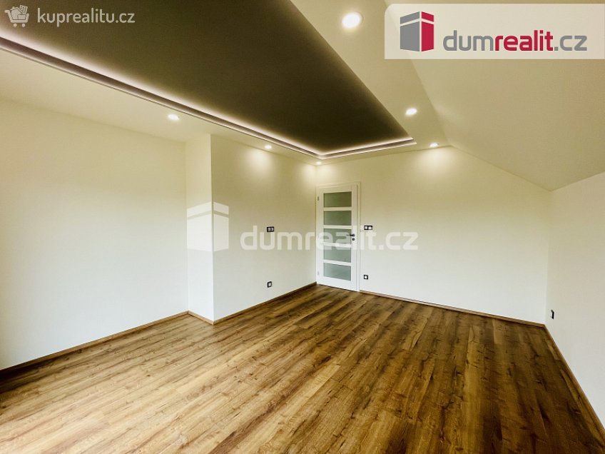 Prodej  rodinného domu 159 m^2 V zahradách, Ruda 