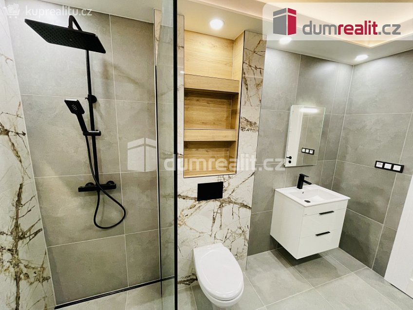 Prodej  rodinného domu 159 m^2 V zahradách, Ruda 