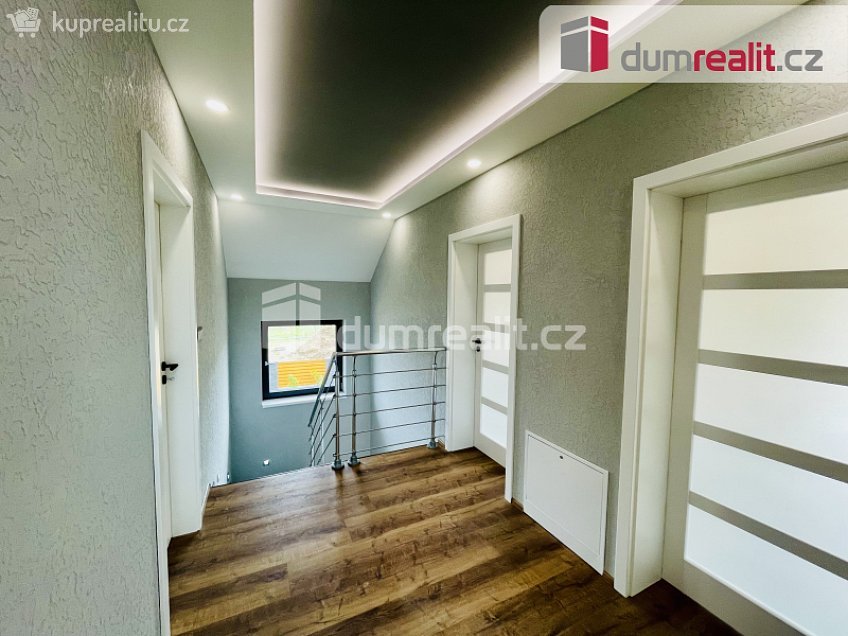 Prodej  rodinného domu 159 m^2 V zahradách, Ruda 