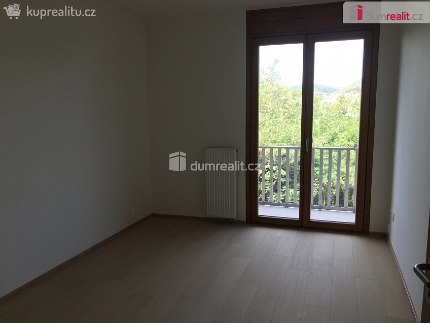 Pronájem bytu 2+kk 61 m^2 Vrátnická, Praha 12 