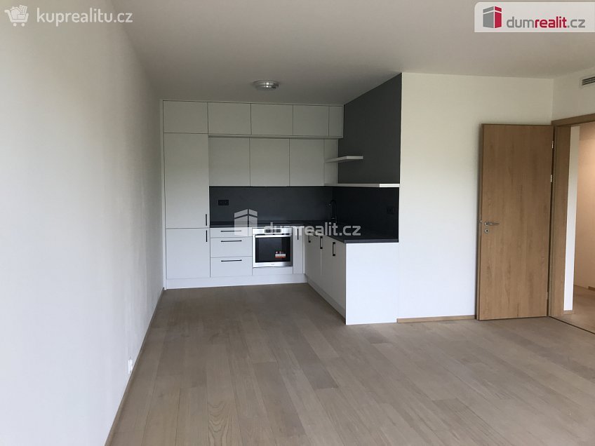 Pronájem bytu 2+kk 61 m^2 Vrátnická, Praha 12 