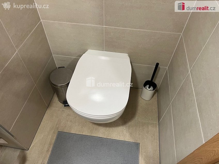 Pronájem bytu 2+kk 61 m^2 Vrátnická, Praha 12 