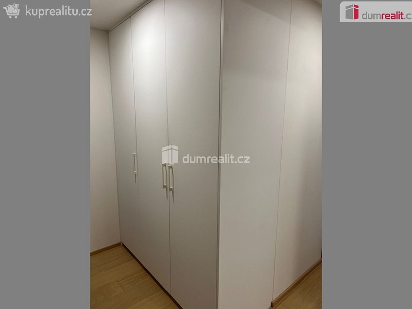 Pronájem bytu 2+kk 61 m^2 Vrátnická, Praha 12 
