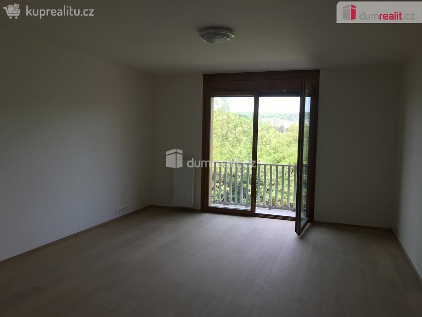 Pronájem bytu 2+kk 61 m^2 Vrátnická, Praha 12 
