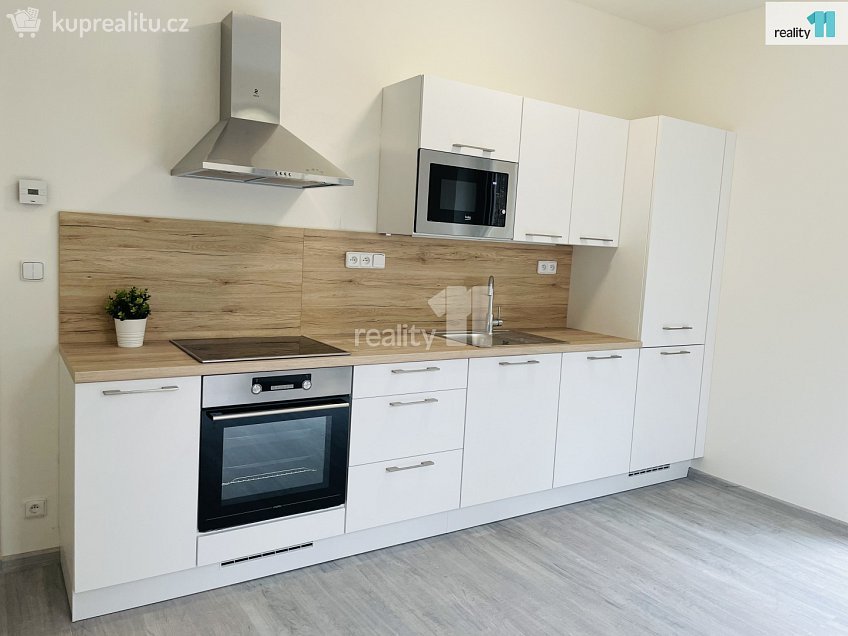 Pronájem bytu 2+kk 49 m^2 V Holešovičkách, Praha 8 