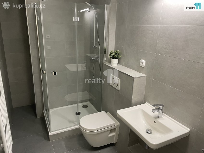 Pronájem bytu 2+kk 49 m^2 V Holešovičkách, Praha 8 