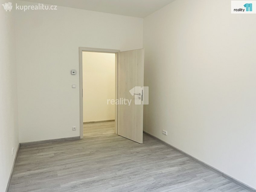 Pronájem bytu 2+kk 49 m^2 V Holešovičkách, Praha 8 