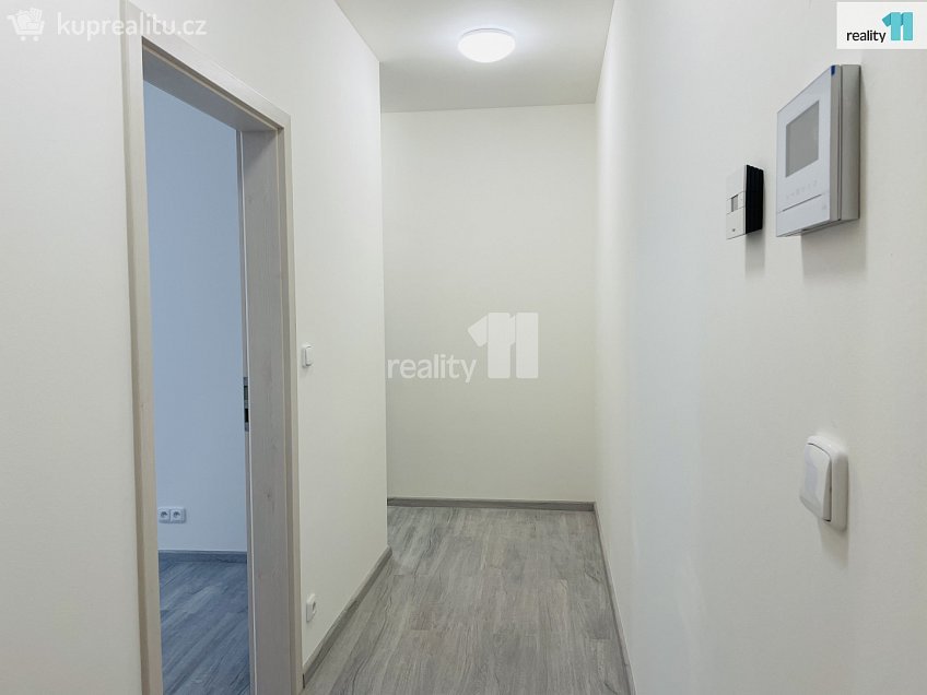 Pronájem bytu 2+kk 49 m^2 V Holešovičkách, Praha 8 