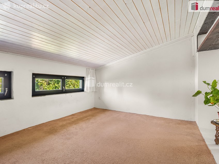 Prodej  rodinného domu 470 m^2 Údolí, Dubí 