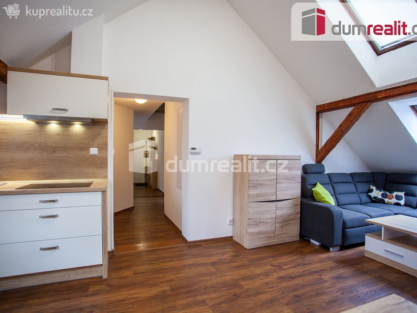 Prodej bytu 3+kk 63 m^2 U Sudárny, Hluboká nad Vltavou 