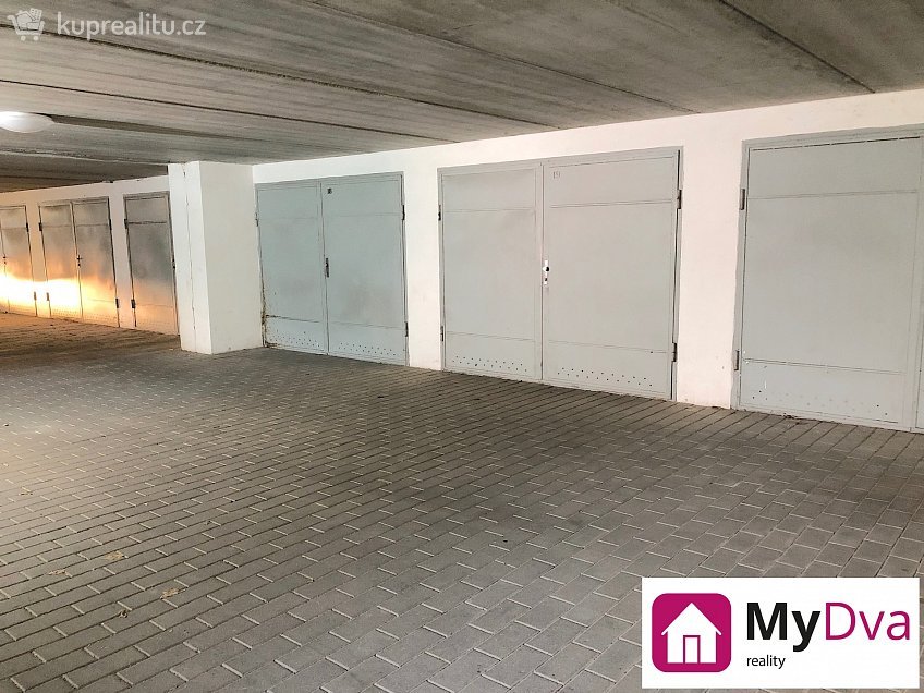 Pronájem  garáže 14 m^2 U Lesíka, Znojmo 