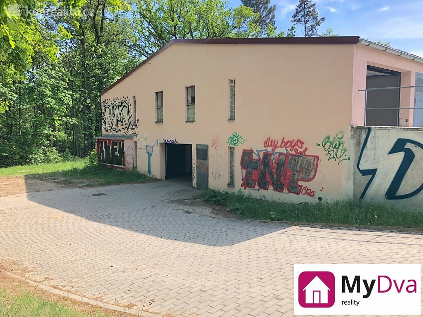 Pronájem  garáže 14 m^2 U Lesíka, Znojmo 