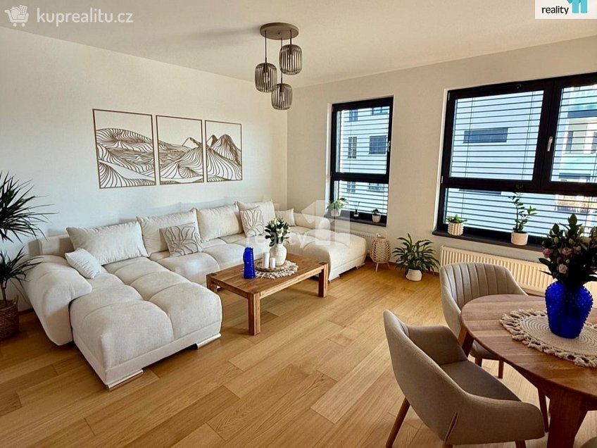 Prodej bytu 2+kk 57 m^2 Azzoniho, Praha 10 