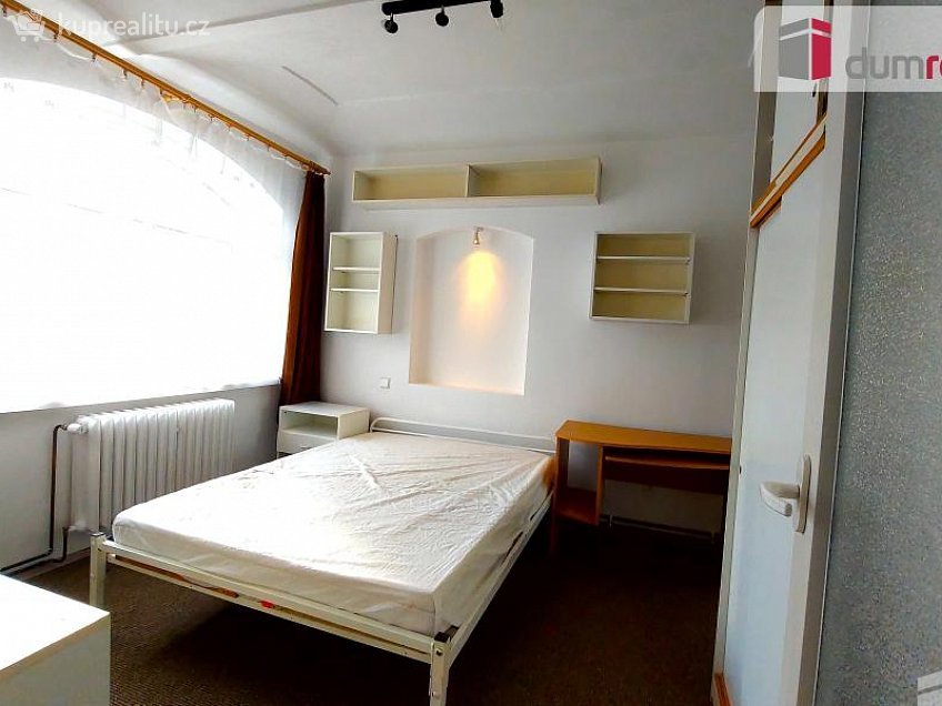 Pronájem bytu 2+kk 45 m^2 5. května, Mochov 