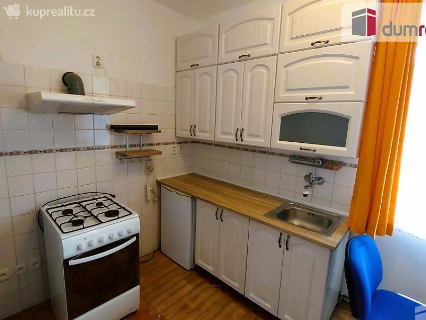 Pronájem bytu 2+kk 45 m^2 5. května, Mochov 