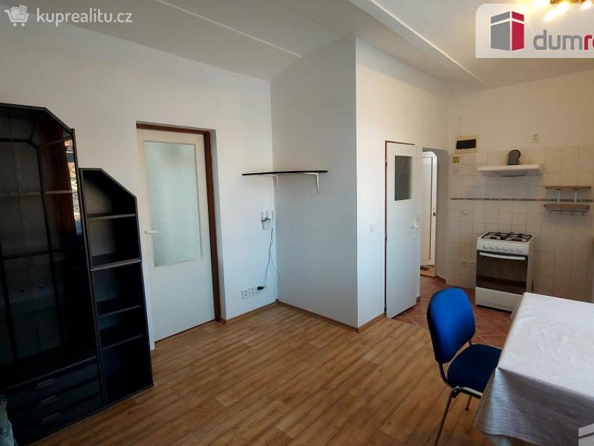 Pronájem bytu 2+kk 45 m^2 5. května, Mochov 