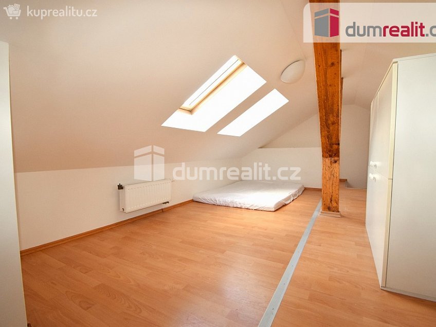 Pronájem bytu 2+kk 40 m^2 Nad Palatou, Praha 5 