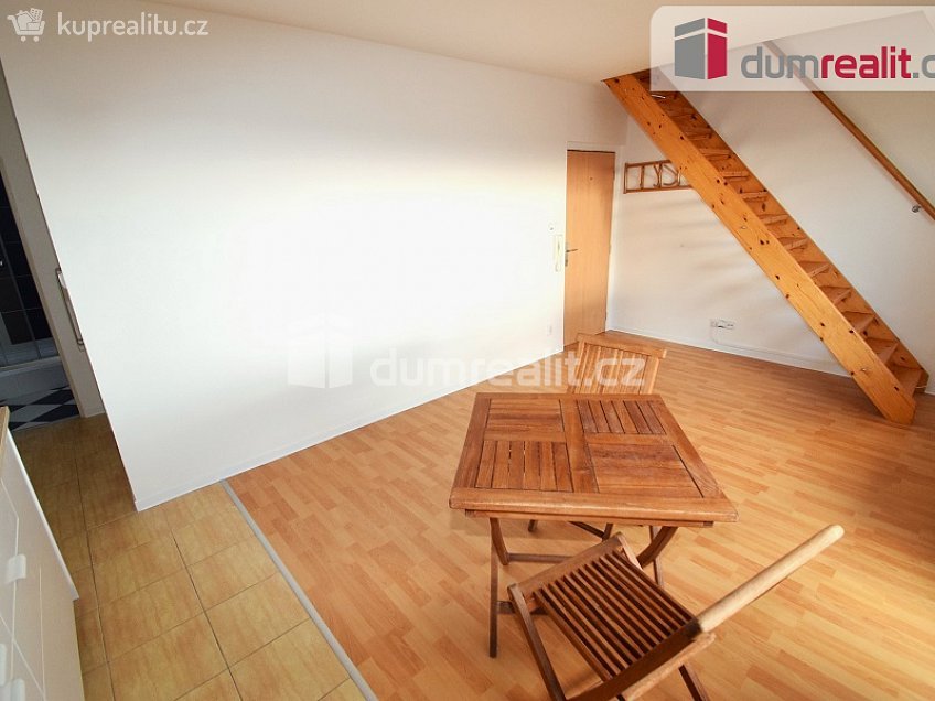 Pronájem bytu 2+kk 40 m^2 Nad Palatou, Praha 5 