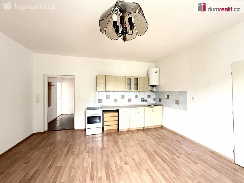 Pronájem bytu 2+1 86 m^2 Děčín, Děčín 