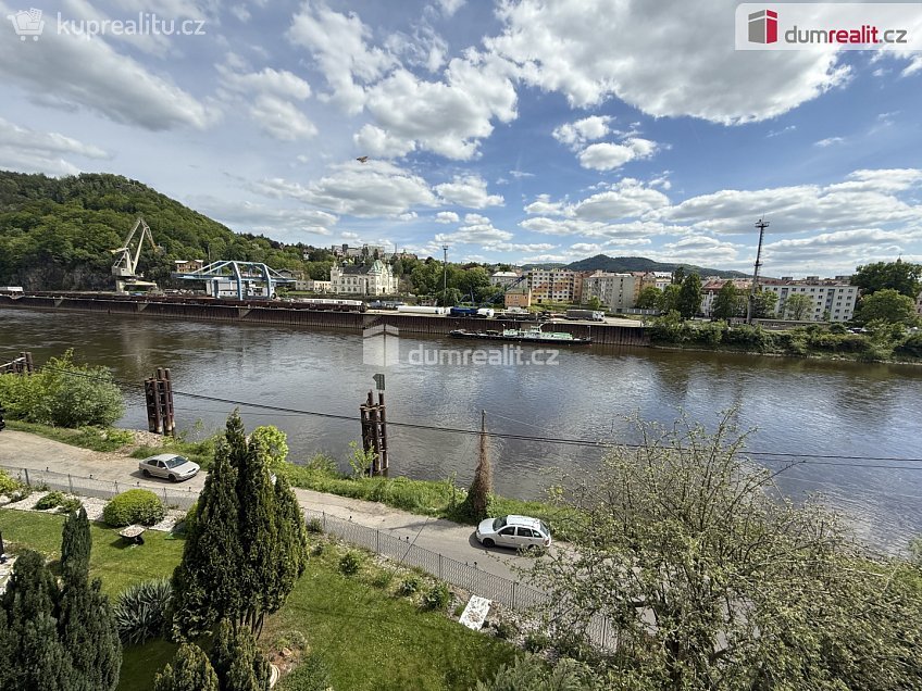 Pronájem bytu 2+1 86 m^2 Děčín, Děčín 