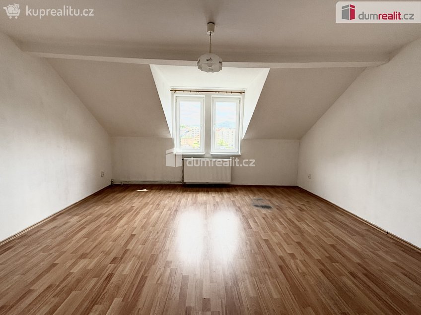 Pronájem bytu 2+1 86 m^2 Děčín, Děčín 