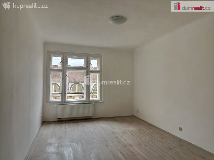 Pronájem bytu 2+kk 60 m^2 Jana Zajíce, Praha 7 