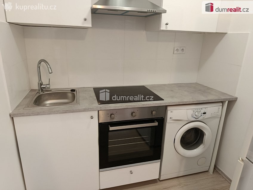 Pronájem bytu 2+kk 60 m^2 Jana Zajíce, Praha 7 