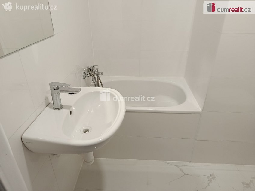 Pronájem bytu 2+kk 60 m^2 Jana Zajíce, Praha 7 