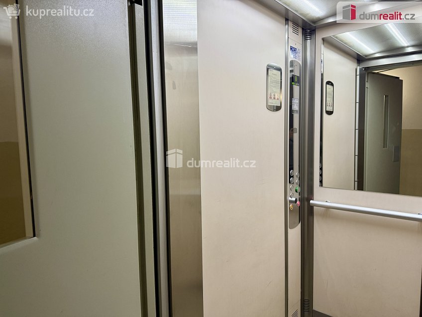 Prodej bytu 2+kk 53 m^2 Malkovského, Praha 18 