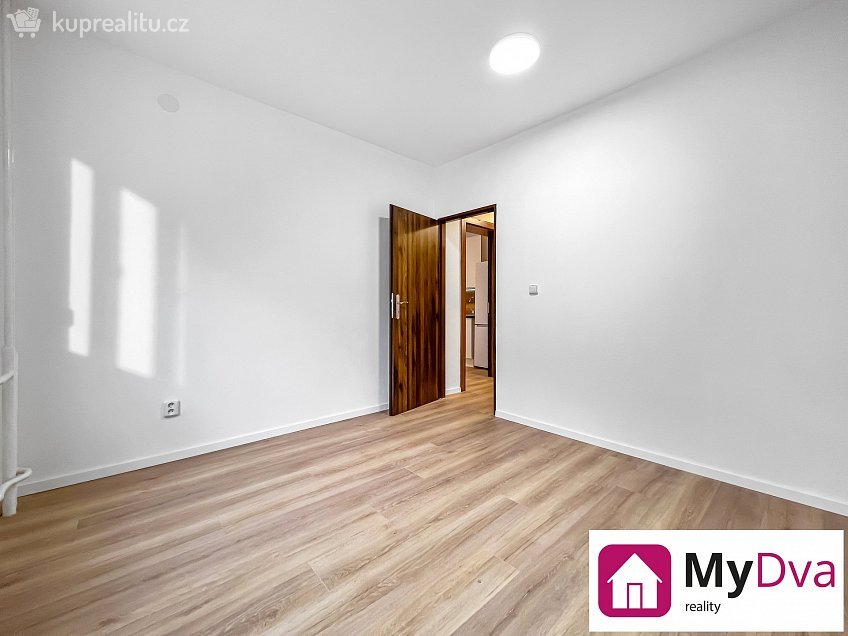 Pronájem bytu 2+kk 39 m^2 Hálkova, Znojmo 