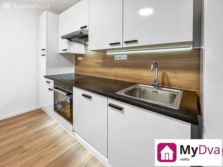 Pronájem bytu 2+kk 39 m^2 Hálkova, Znojmo 