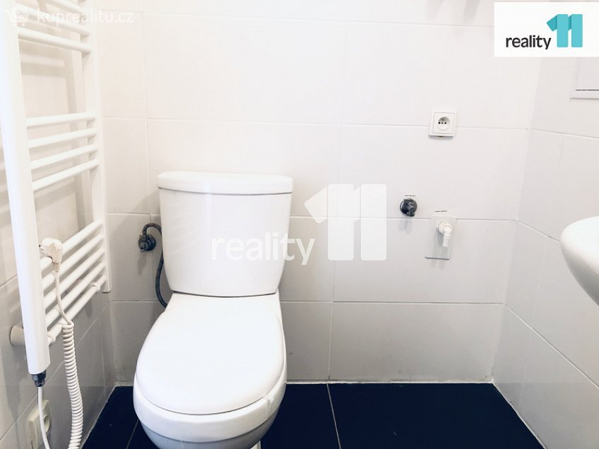 Pronájem bytu 3+kk 65 m^2 Českobrodská, Praha 9 