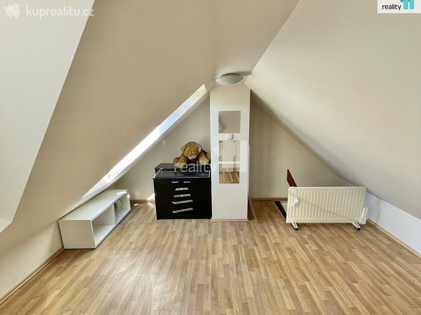 Pronájem bytu 3+kk 65 m^2 Českobrodská, Praha 9 