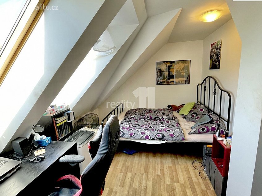 Pronájem bytu 3+kk 65 m^2 Českobrodská, Praha 9 