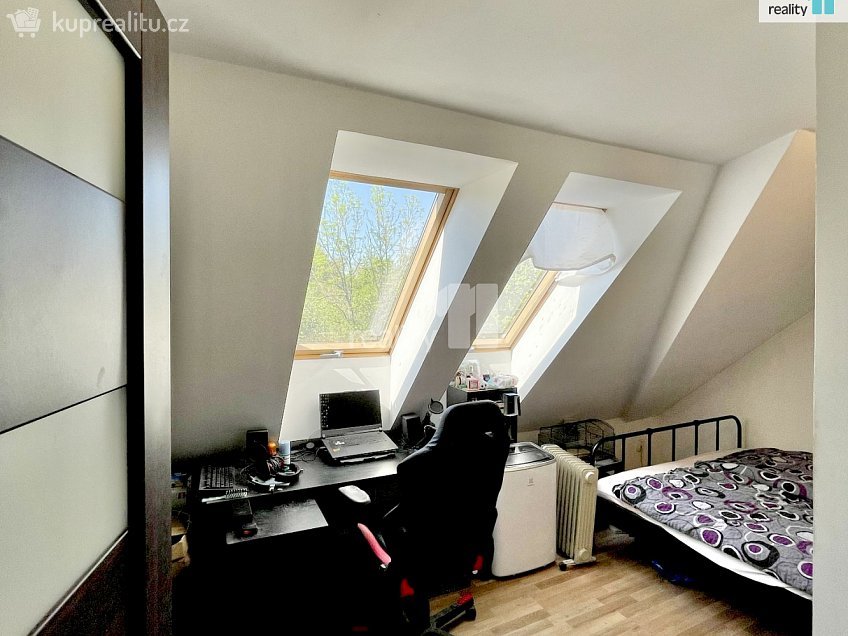 Pronájem bytu 3+kk 65 m^2 Českobrodská, Praha 9 