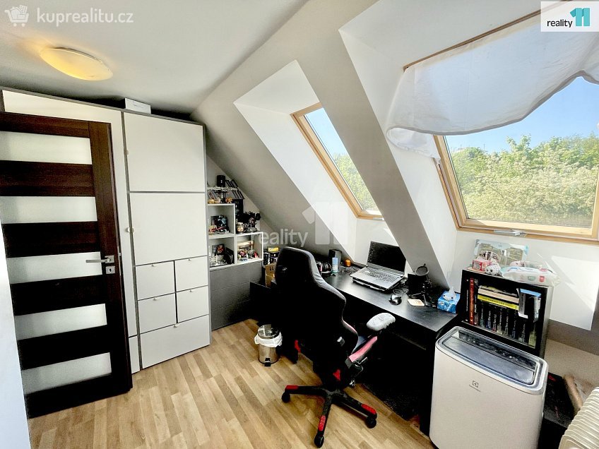 Pronájem bytu 3+kk 65 m^2 Českobrodská, Praha 9 