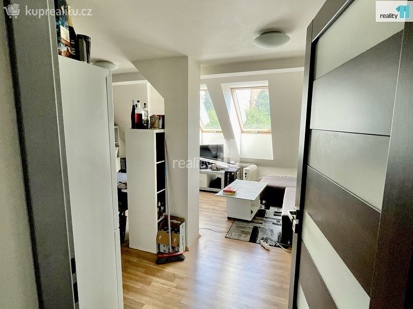 Pronájem bytu 3+kk 65 m^2 Českobrodská, Praha 9 