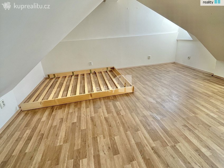 Pronájem bytu 3+kk 65 m^2 Českobrodská, Praha 9 