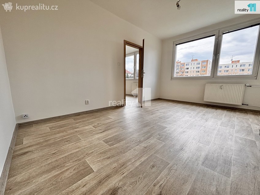 Pronájem bytu 2+kk 37 m^2 Husova, Nový Bor 